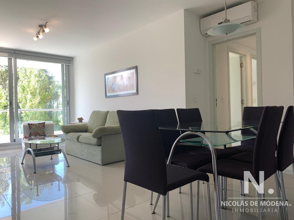 Moderno apartamento de Dos Dormitorios en Venta - Punta del