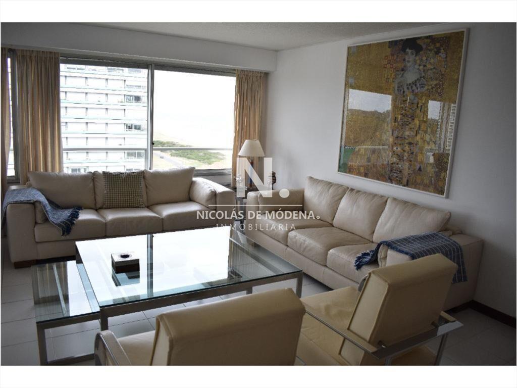 Departamento en playa brava, primera linea.