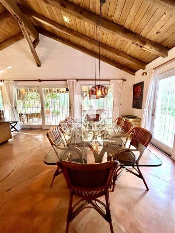 Vende casa de 4 dormitorios en Pinares, Punta del