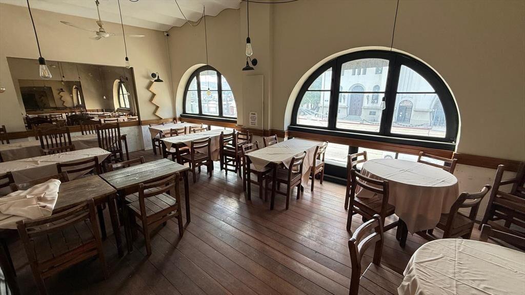 Mercado del puerto, 70 m2, excelente punto, apto gastronomí
