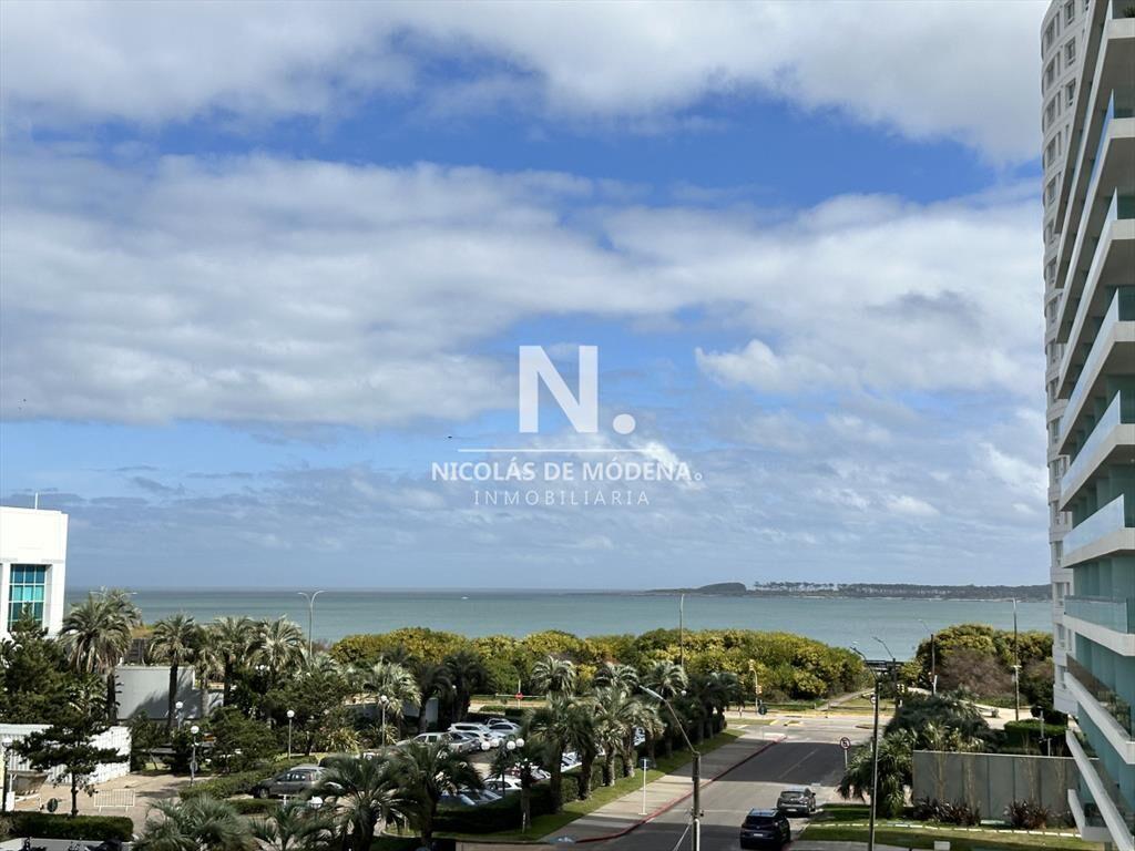 Vende apartamento de 3 dormitorios en Seasons del
