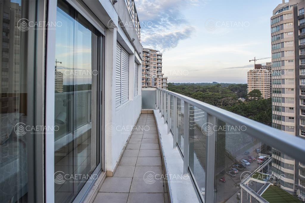 Vende apartamento de 3 dormitorios en Roosevelt
