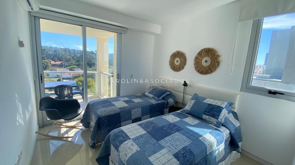 Apartamento de 3 dormitorios en venta en edificio Blue Mari