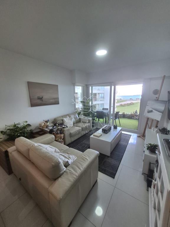 Apartamento en venta primera linea Playa Mansa 2