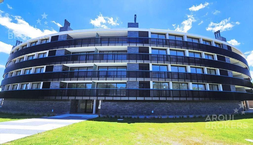 Apartamento de tres dormitorios en venta cin renta en Carra