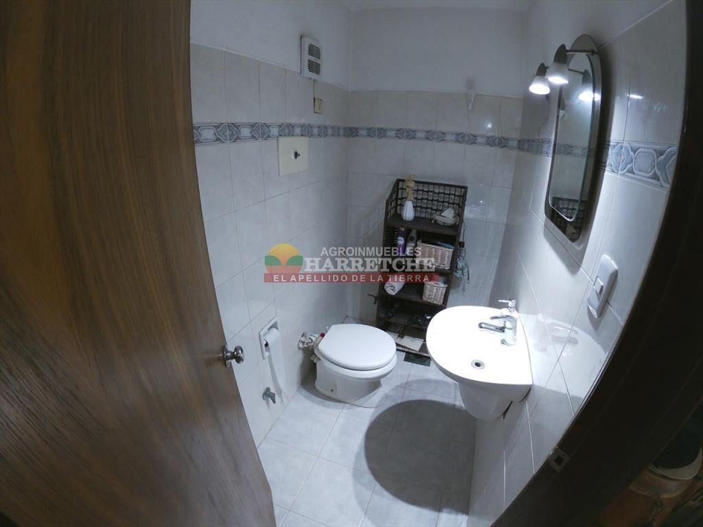 Chalet en Lezica de 3 dormitorios , 2 baños , garage , par