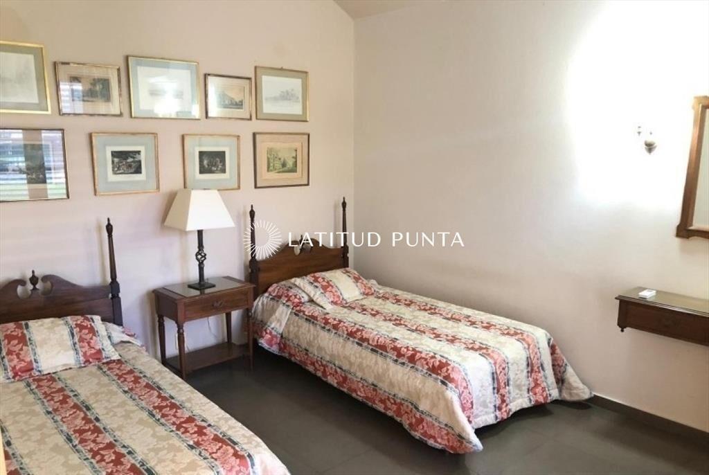 Casa sobre la Rambla Mansa
