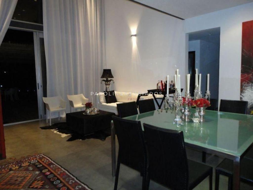 CASA DE 5 DORMITORIOS EN MANSA, PUNTA DEL ESTE