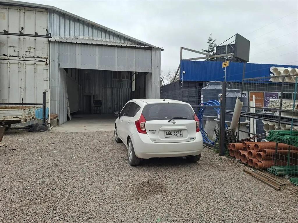 Alquiler amplio local comercial en Paso Carrasco