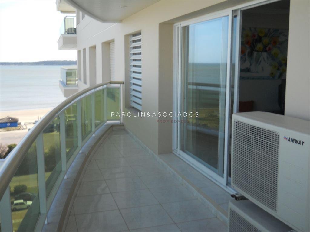Apartamento en venta de 3 dormitorios en Coral Tower, Punta