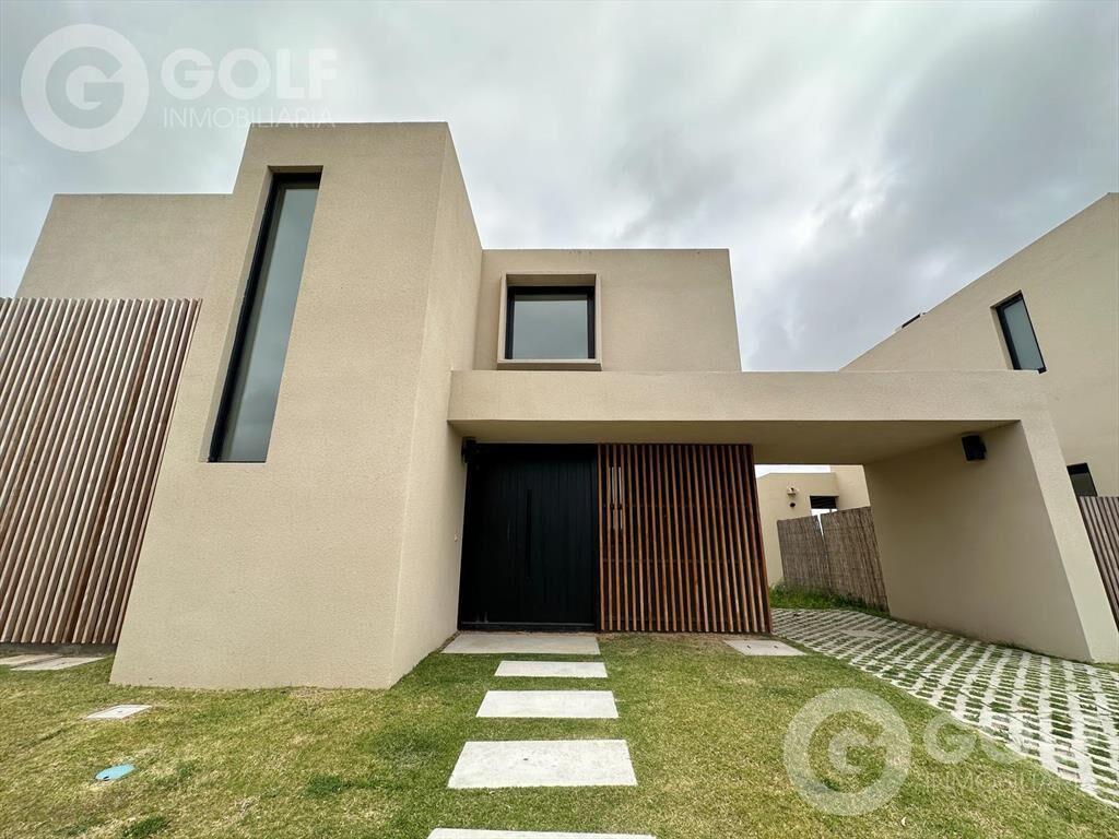 Venta Casa de 4 Dormitorios en Huertas de Los Horneros