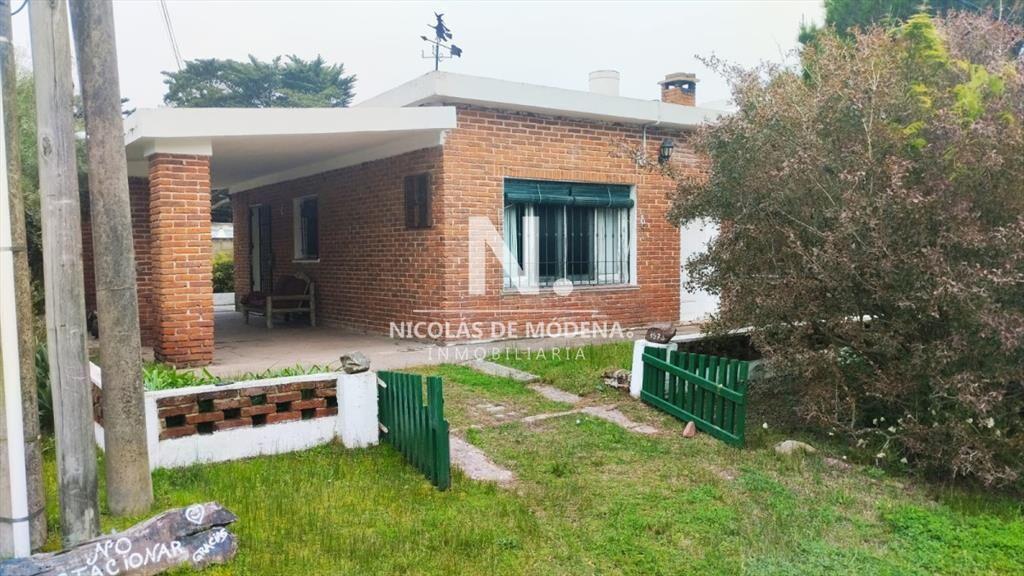 Vende casa de 4 dormitorios, con parrillero en