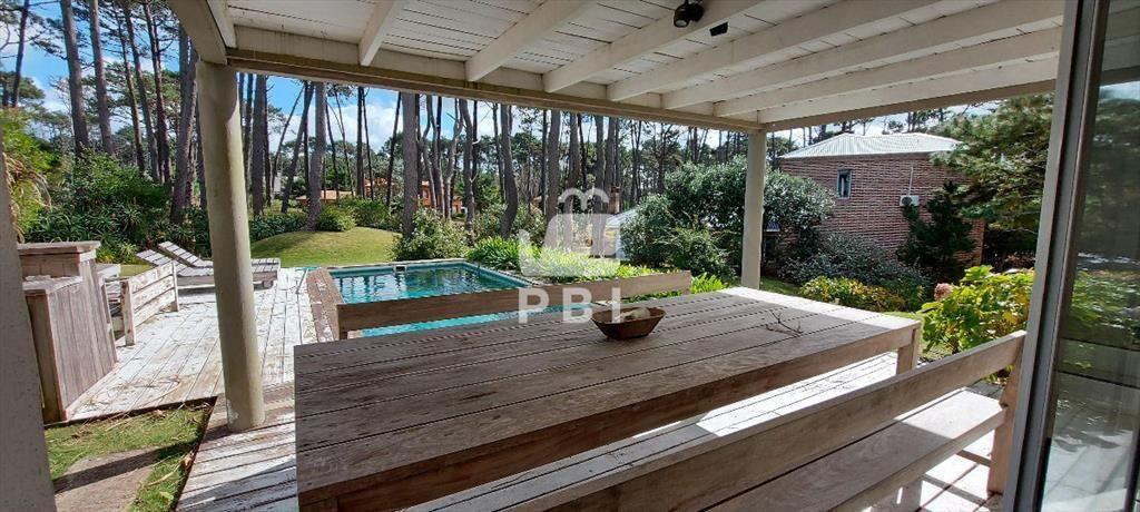 Casa 5 DORMITORIOS en Barrio privado - Ref :