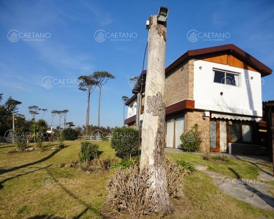 Venta y alquiler temporario de gran casa en a una