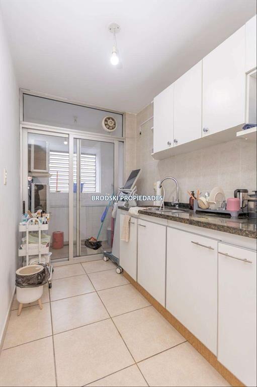 VENTA APARTAMENTO EN TRES CRUCES CON RENTA - 2 DORMITORIOS