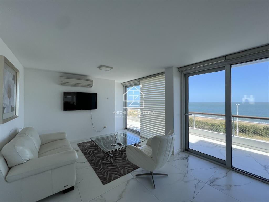 Hermoso apartamento en venta 4 dormitorios. Frente al mar P