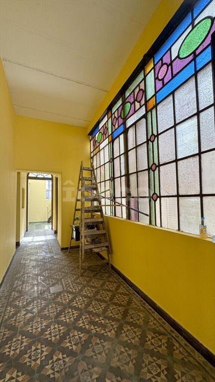 Venta con Renta de Local Comercial y 2 Apartamentos en Ciud