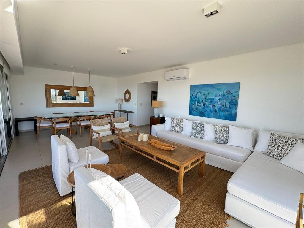 Venta Brava 28 4 suites, vista al mar amenities.