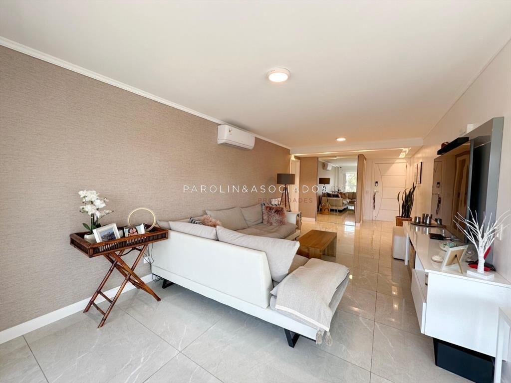Apartamento en venta de 2 dormitorios en edificio