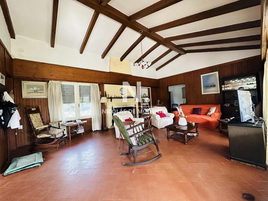 Casa de gran tamaño ubicada en agradable entorno
