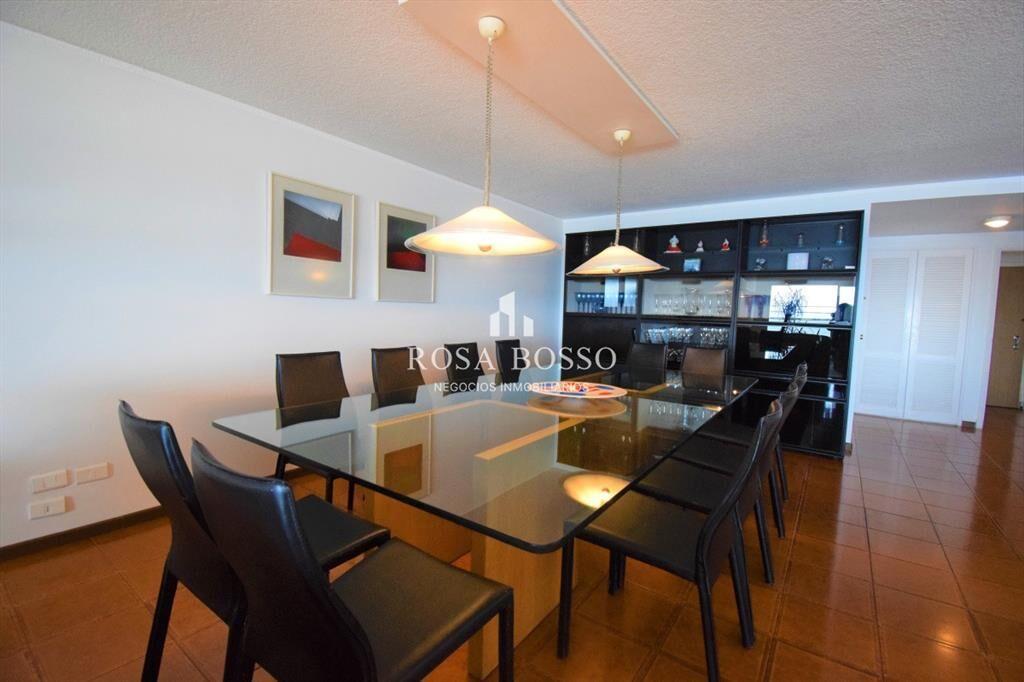 Hermoso apto para la venta frente al mar.