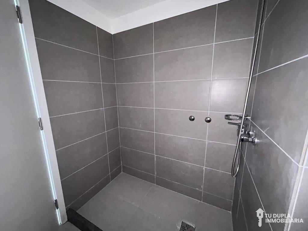 Venta 3 Dormitorios, 2 Baños Piso Alto A En