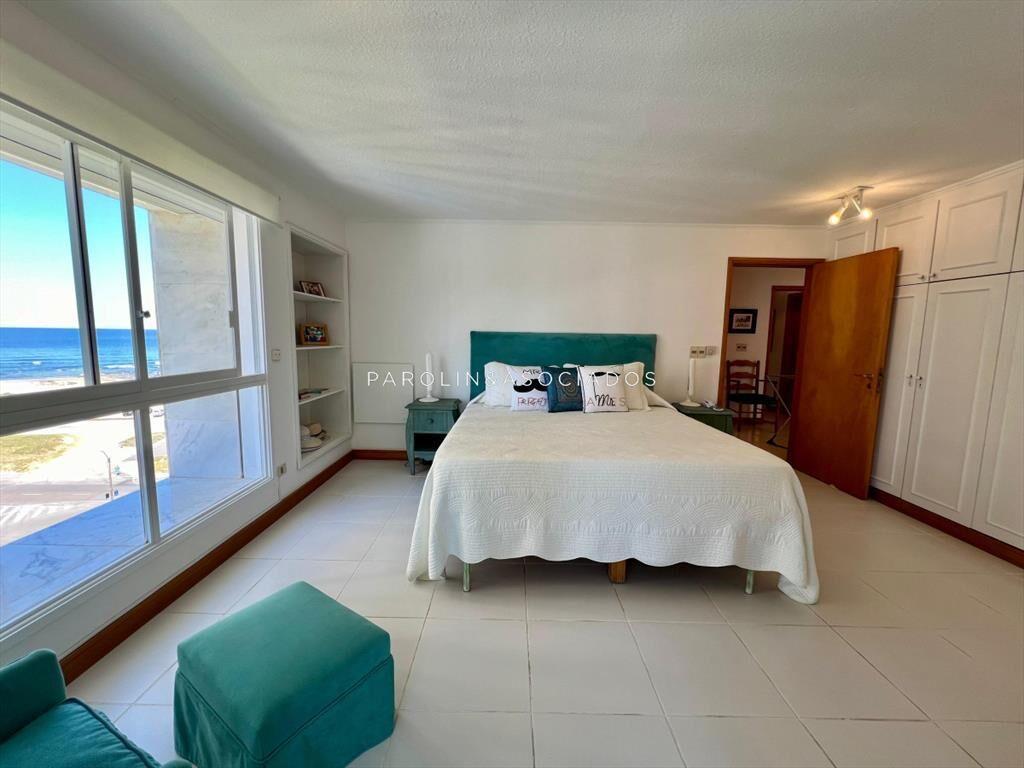 Apartamento en venta de 3 dormitorios + en Punta