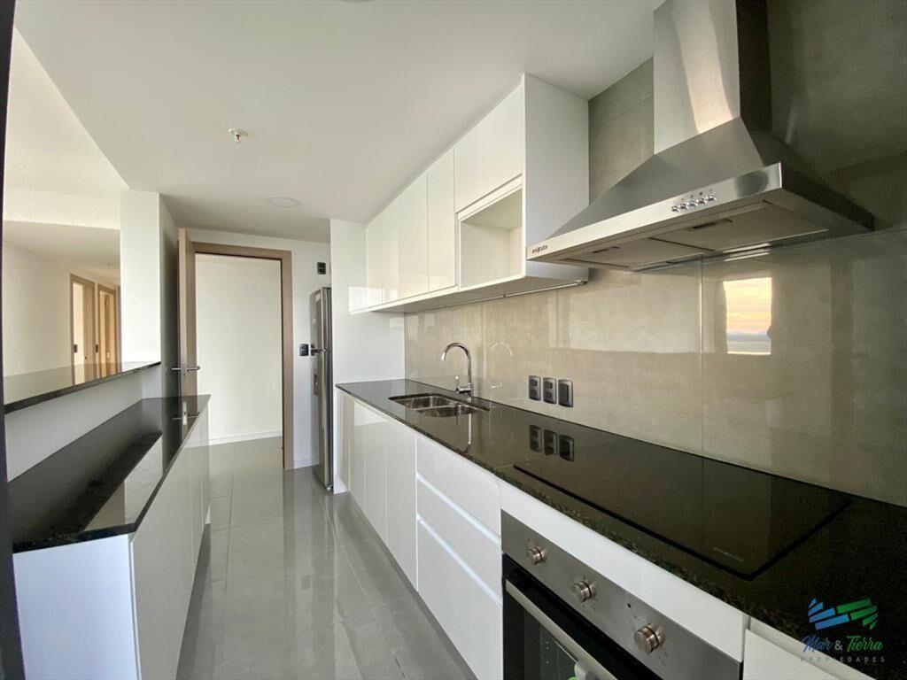 En venta apartamento 3 dormitorios, vista al mar,
