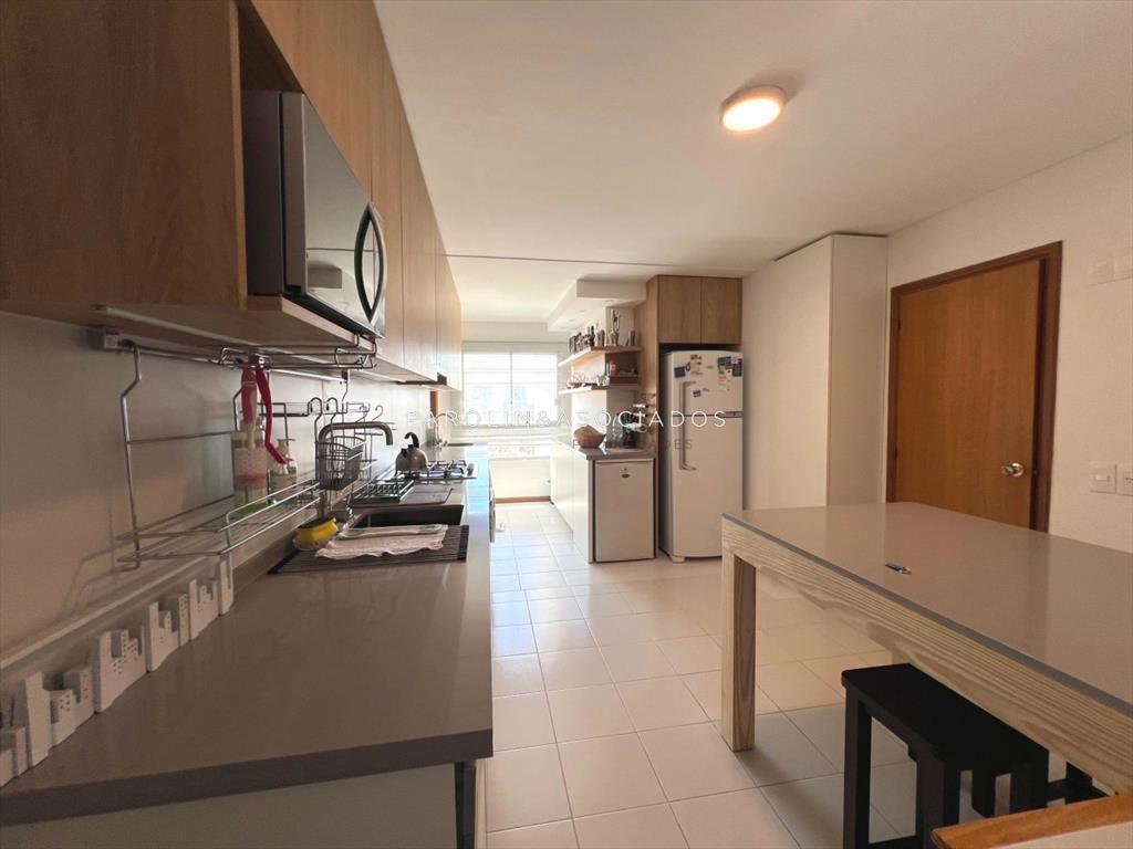 Apartamento de 3 Dormitorios + dependencia en en