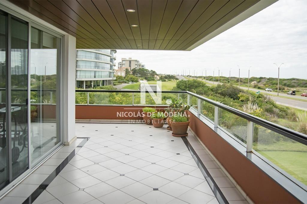 Espectacular departamento de 4 dormitorios en al