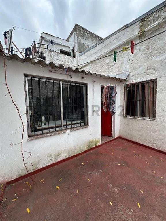 Venta/Casa La Comercial/3-4 dormitorios/1 baño/2 toilete/...