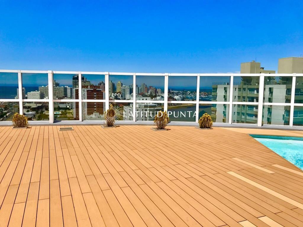 Pent House en Mansa, 4 dormitorios más dependencia