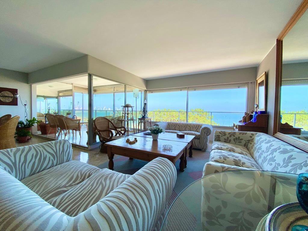 Apartamento en venta en Imarangatú, frente al
