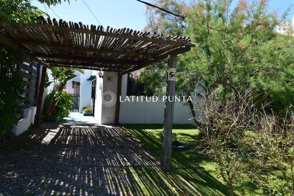 Alquiler  casa de 3 dormitorios playera a metros