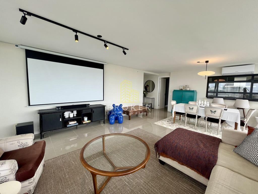 Venta Apartamento de 4 dormitorios a metros del