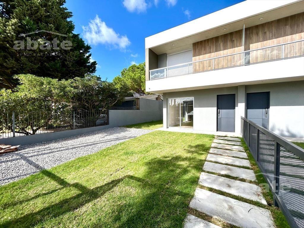 Venta casa de 3 dormitorios, dos baños y cochera doble en L