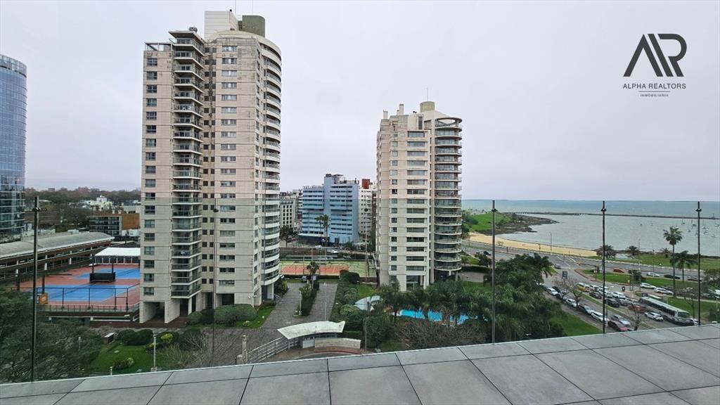 Apartamento en Alquiler c/ cochera en Puerto Buceo