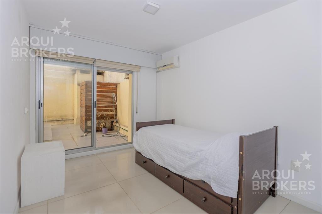 Apartamento de 3 dormitorios en venta en Rambla de Malvín c