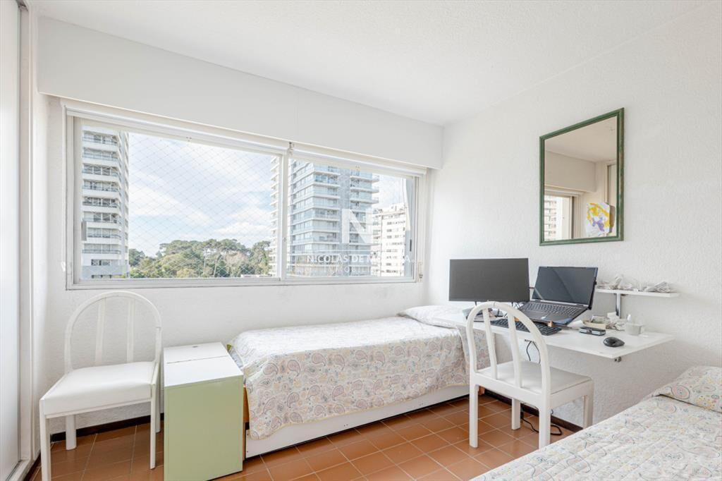 Departamento de 3 dormitorios en venta en Punta