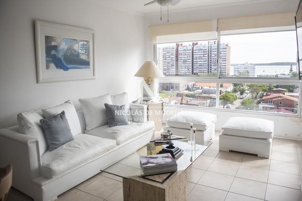 Vende apartamento de 2 dormitorios en Brava Punta del Este