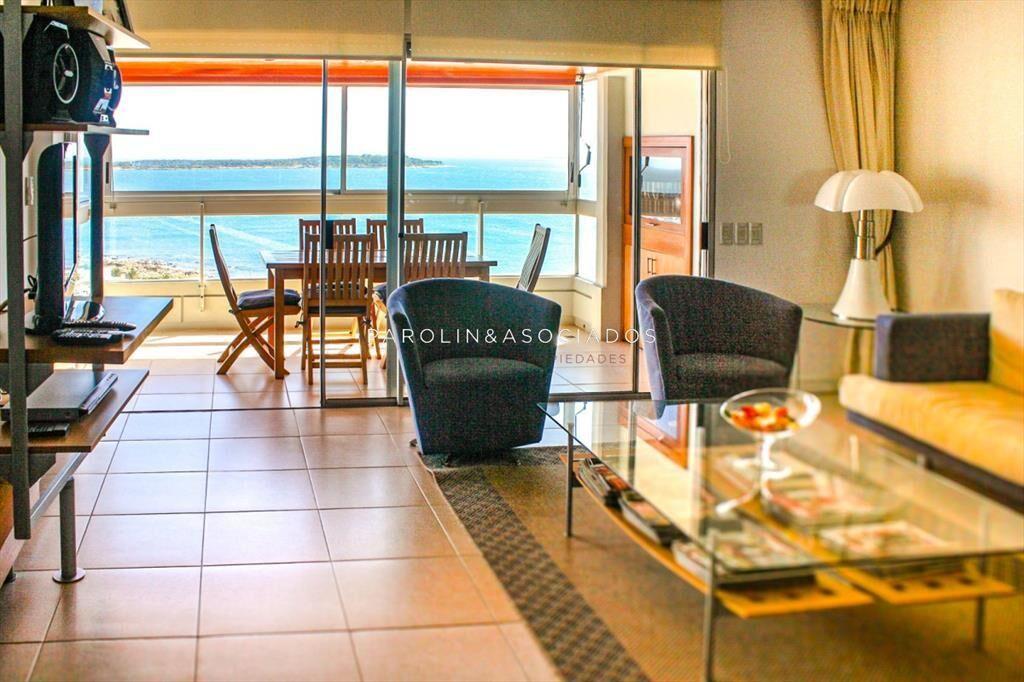 Apartamento de 3 dormitorios en venta en edificio