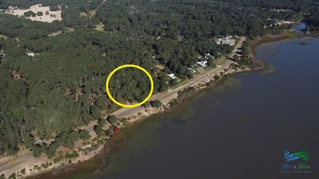 Venta de terreno en Club del lago sobre la Laguna