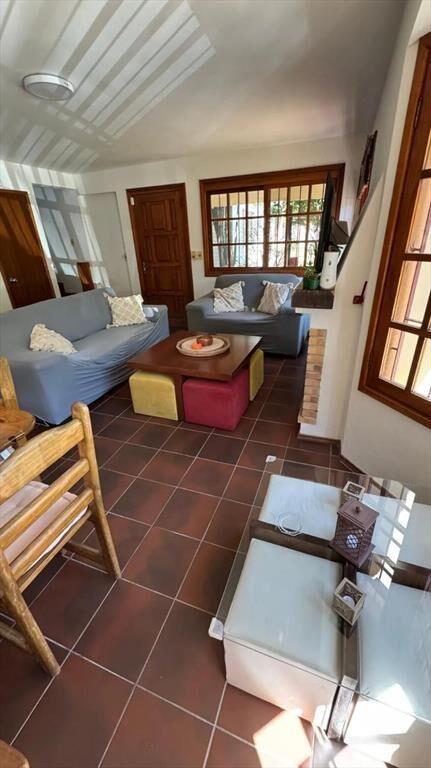 Venta amplia Casa 3 dormitorios con piscina y parrillero a