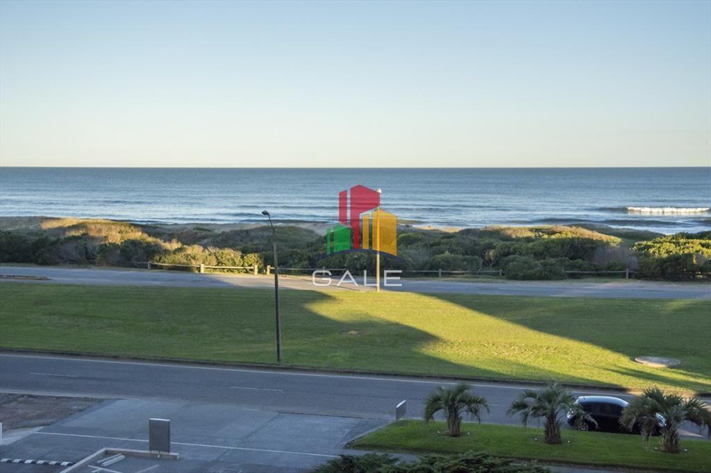 Departamento en venta frente al mar. Torre Lobos,