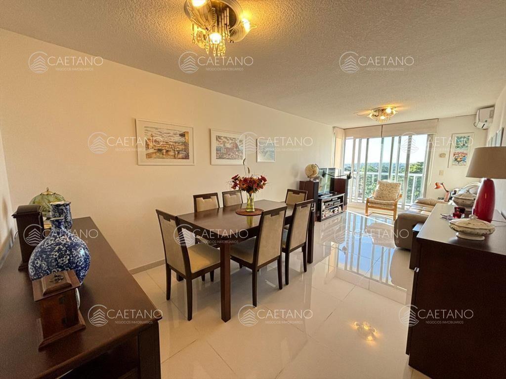 Apartamento de 2 dormitorios en Av. Roosevelt, ,