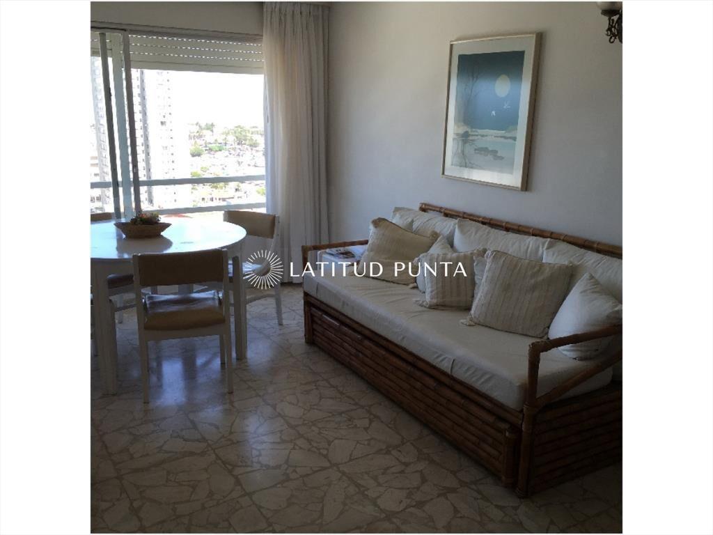 Piso alto en Península, 1 dormitorio y medio