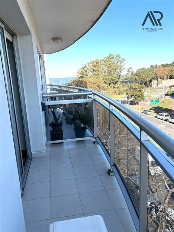 Apartamento en venta c/ cochera en Buceo