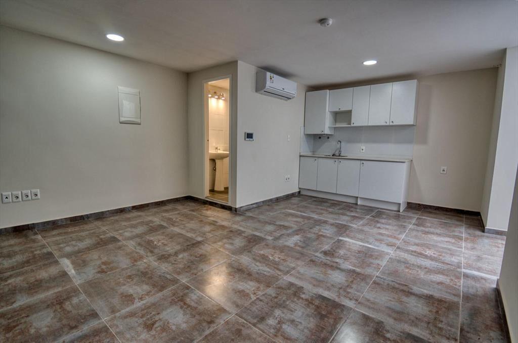 Edificio en venta, 12 apartamentos + local comercial, 1449