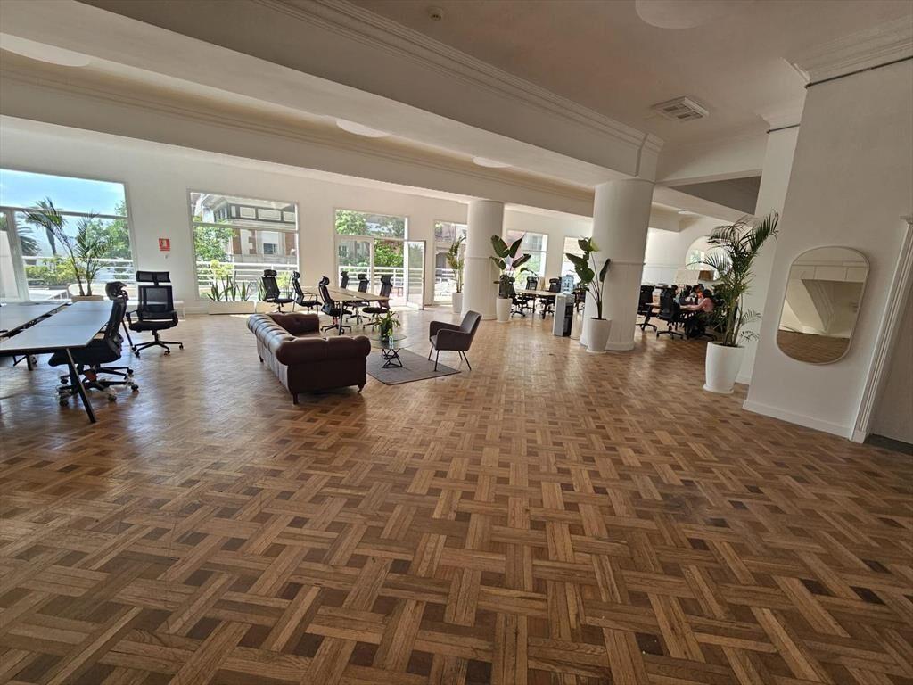 Plaza Gomensoro, única planta llana de 500 m2 + terraza de