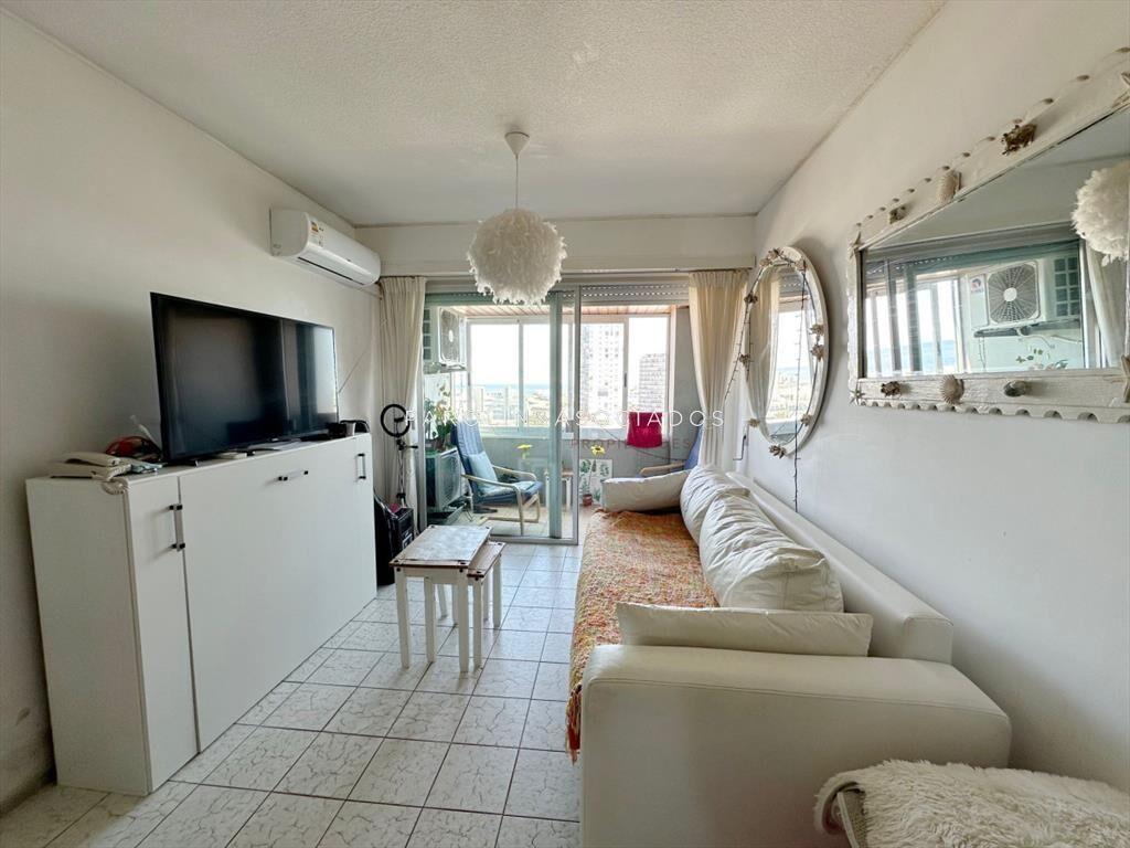 Apartamento de 1 dormitorio en venta en edificio